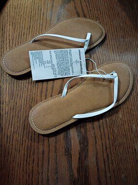 NWT Women's Thong Sandals